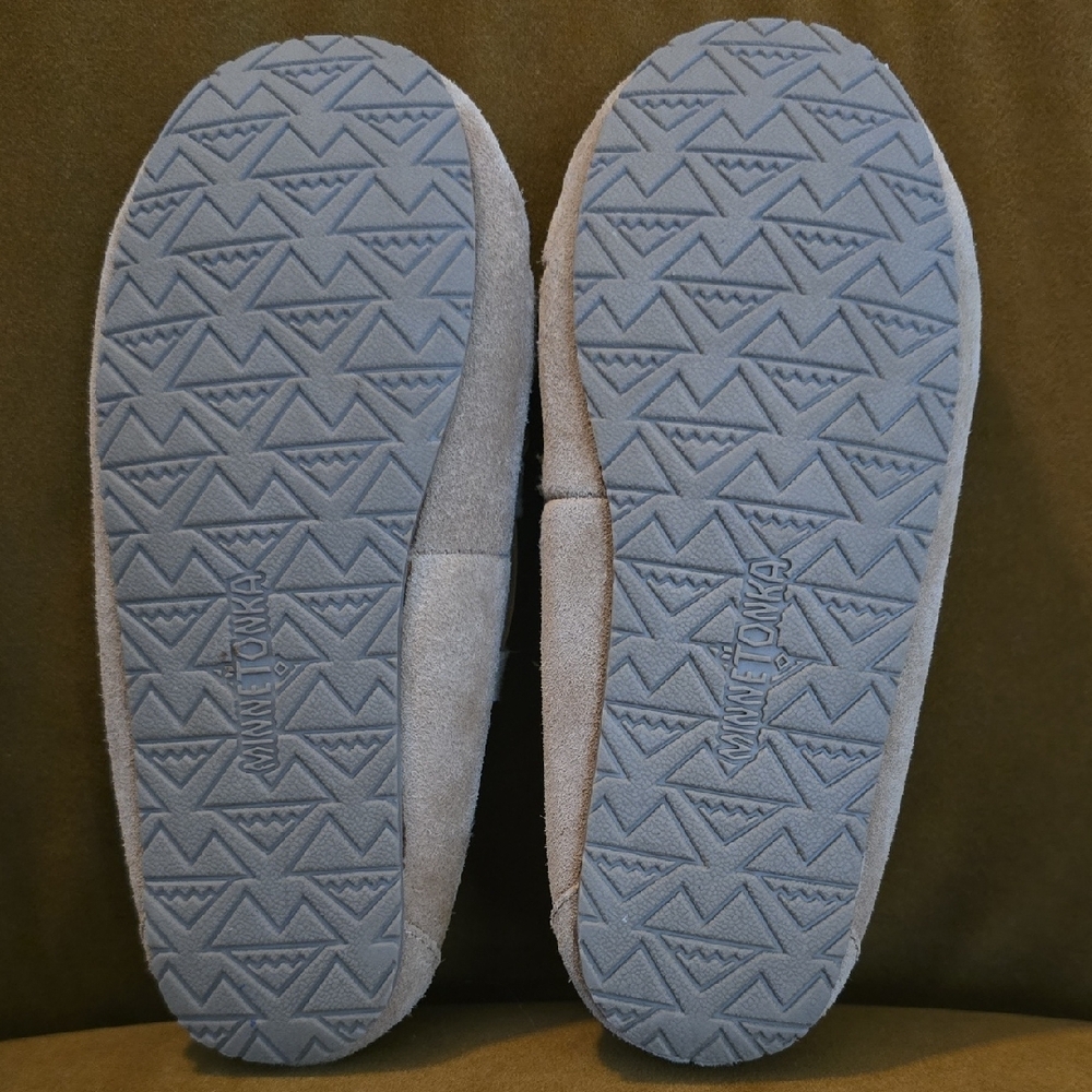 Minnetonka Girl's Suede Moccasins with Bow - Picture 2 of 3